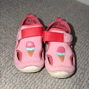 Stride Rite shoes 6 for water